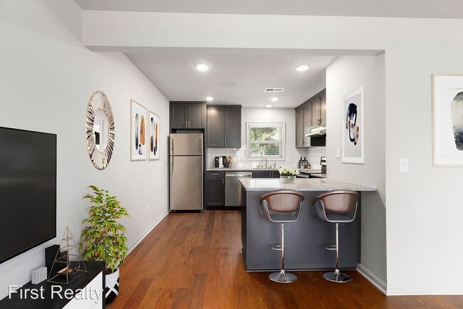 Foto del edificio - 1 br, 2 bath Apartment - 304 E. Glenn Ave.