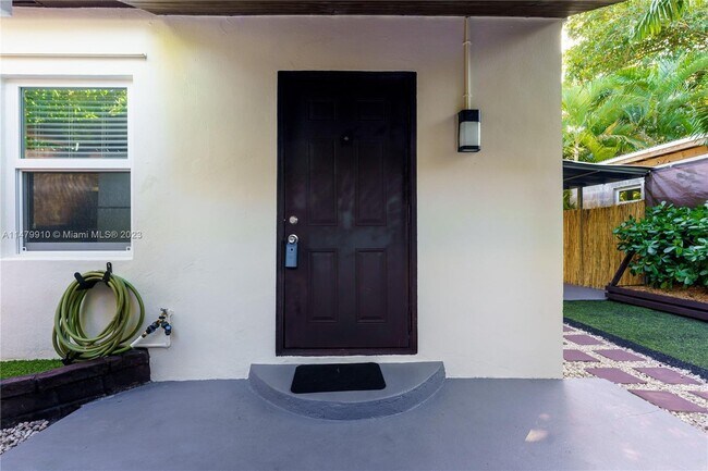 Foto del edificio - 9533 NW 3rd Ave
