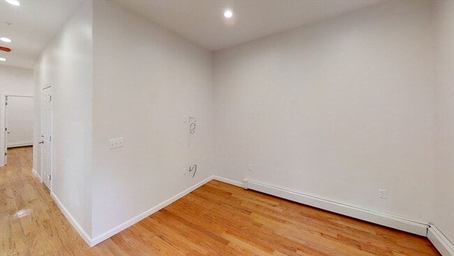Building Photo - 130 Putnam St