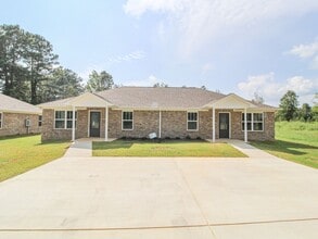 Building Photo - 19825 Shady Acres Cir