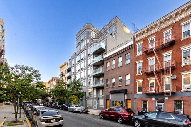 Building Photo - Pascal Condominium