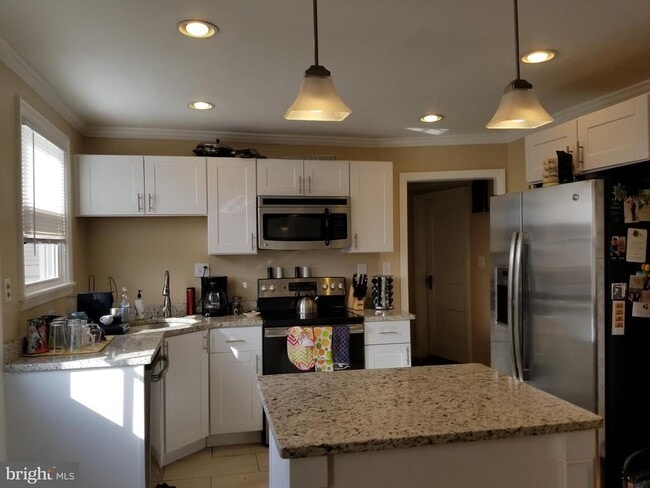 Building Photo - 4036 Overlook Dr