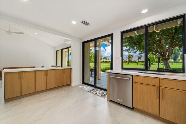 Building Photo - 179 Gran Via