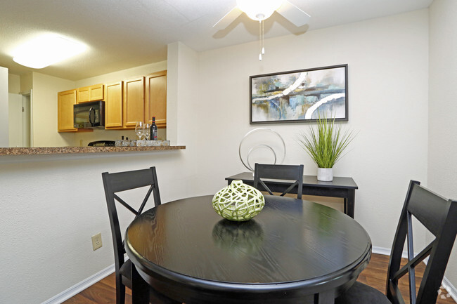 2BR, 2BA - 1002sf A- Dining Area - Highlands at Olde Raleigh