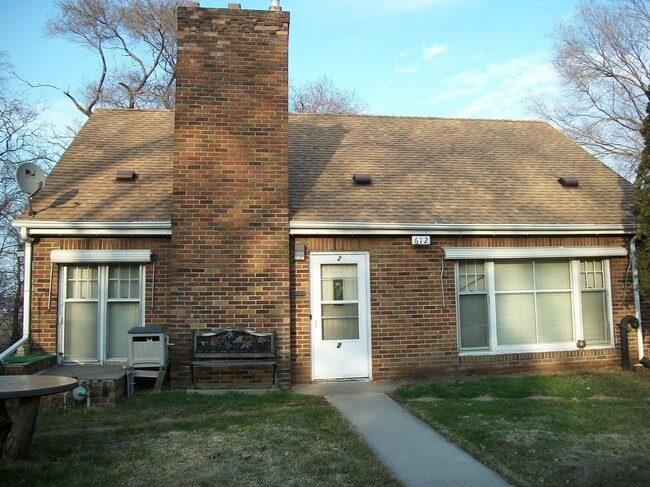 Building Photo - 612 Stewart Ave., South St. Paul