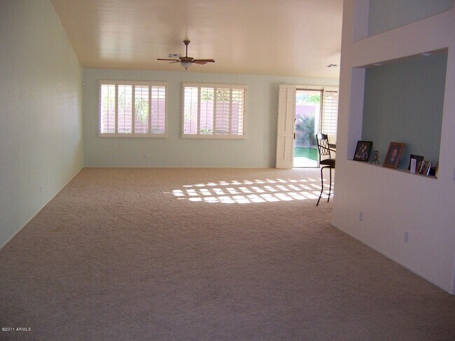 Building Photo - 2205 W Darrel Rd