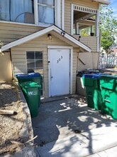 Building Photo - 305-305 W 11th St