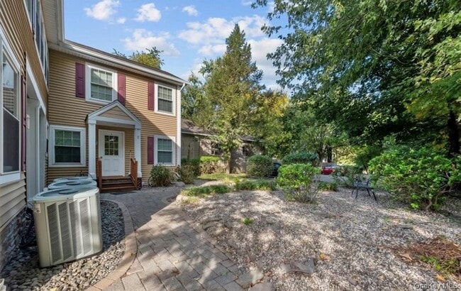 Foto del edificio - 10 Burnside Ave