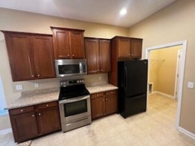 Foto del edificio - 159 Mayfield Dr