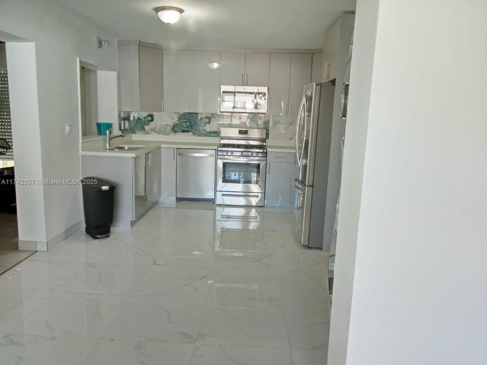 Foto principal - 3 bedroom in Hollywood FL 33020