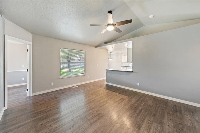 Building Photo - Stylish 3-Bed Home with Spacious Backyard ...