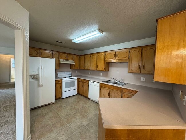 Building Photo - 208 W Blancas Dr
