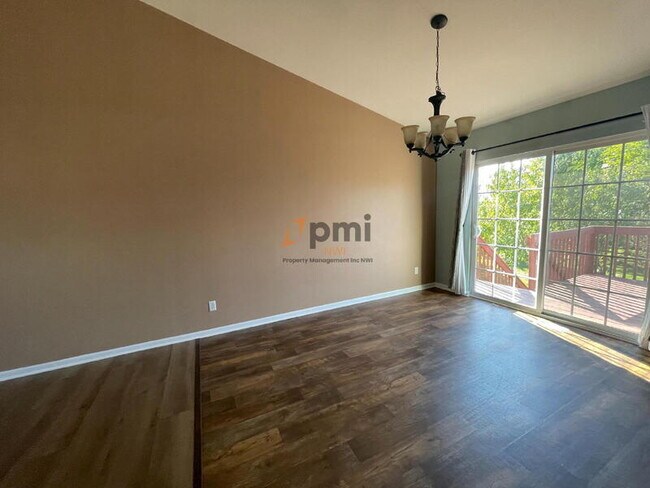 Building Photo - 10880 Mississippi St