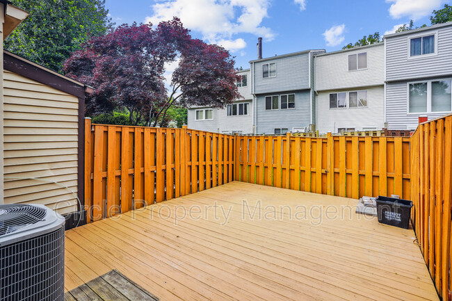 Building Photo - 8605 Kenosha Ct