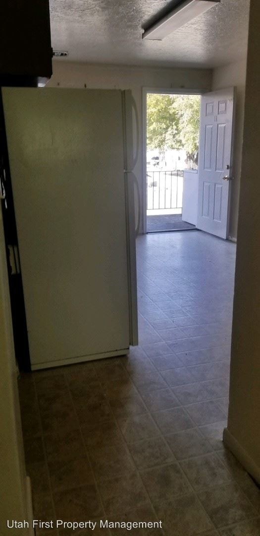 Building Photo - 2 br, 1 bath House - 176 W. 300 S. #19