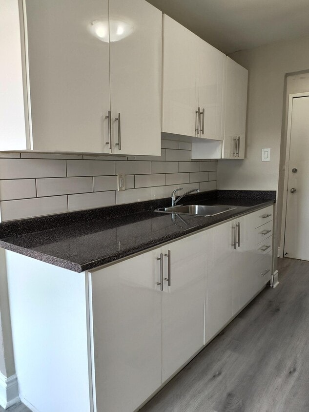 Primary Photo - 19 Iroquois St