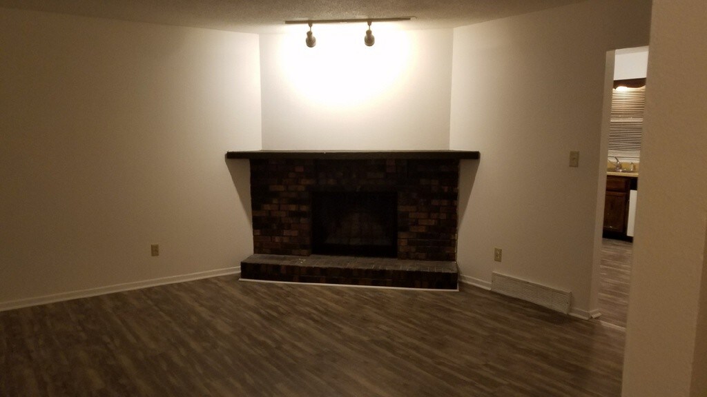 3716 47th St, Des Moines, IA 50310 Townhouse for Rent in Des Moines