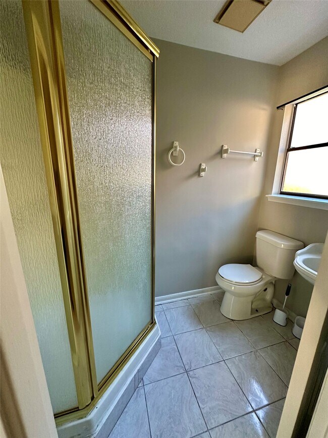 Foto del edificio - 2818 Stoney Wood Dr