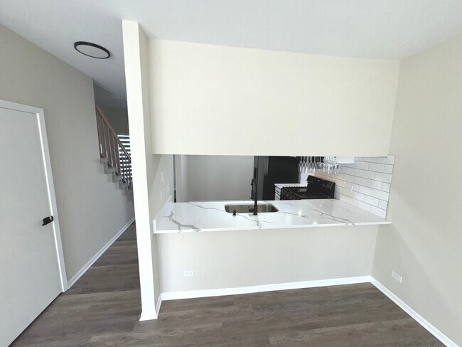 Building Photo - 546 Woodhaven Dr