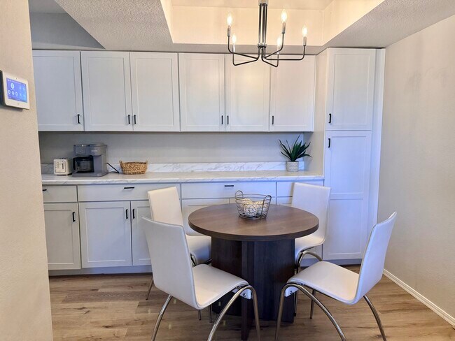 Foto del edificio - 9031 S Delaware Ave