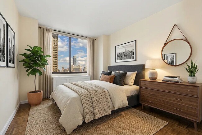 Foto del edificio - 245 E 44th St