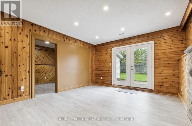 Building Photo - 65 Overbank Dr