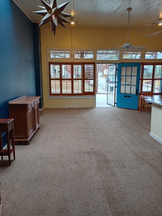 Living/Dinning RM - 610 S Cox St (Memphis, TN)