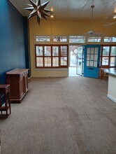 Building Photo - 610 S Cox St