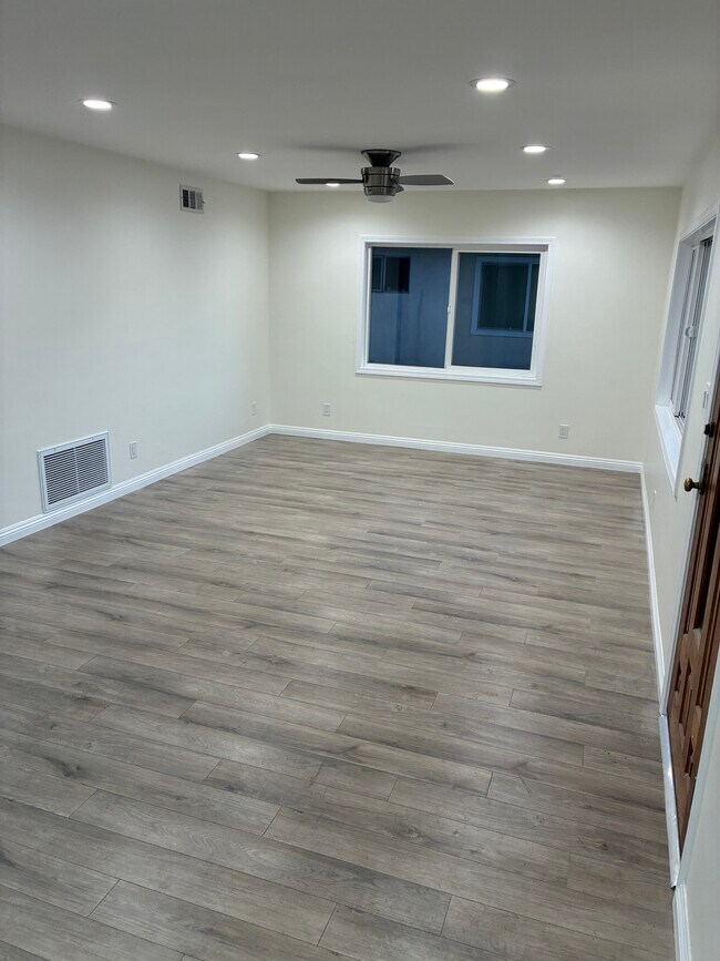 Foto del edificio - 12300 Manor Dr