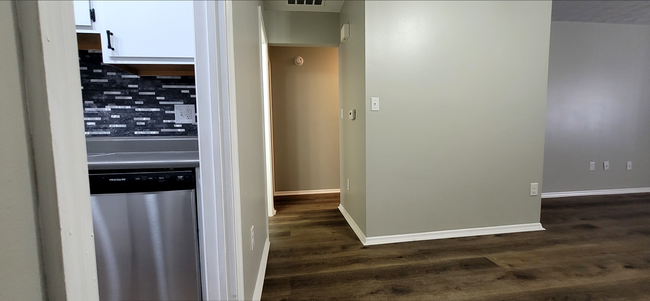 Foto del edificio - Beautiful 2 bedroom 1.5 bath Condo with at...