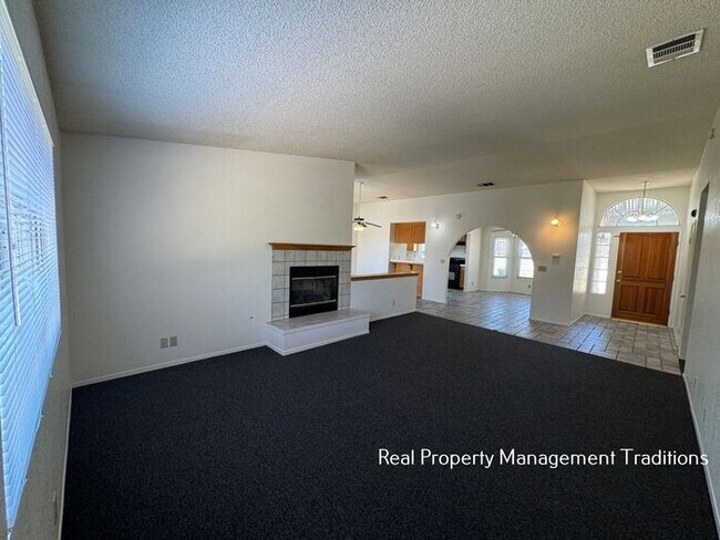 Building Photo - Beautiful 3 bedroom 2 bathrooms