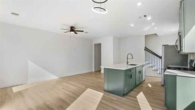 Building Photo - 1313 Knight St