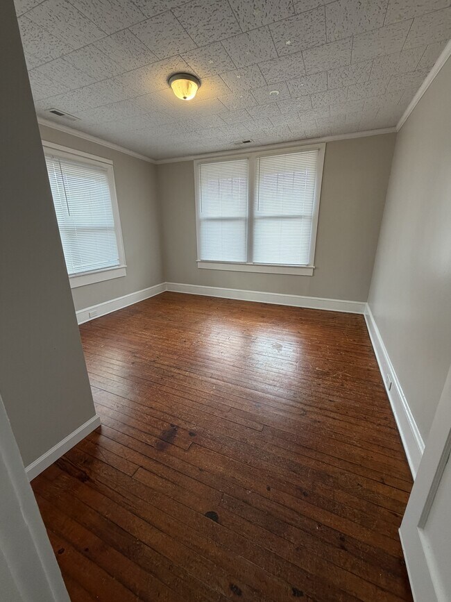 Building Photo - 708 Buick Ave