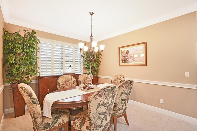 Building Photo - 11771 SW Crestwood Cir