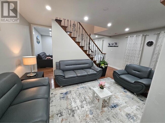 Photo du bâtiment - 19 Piane Ave