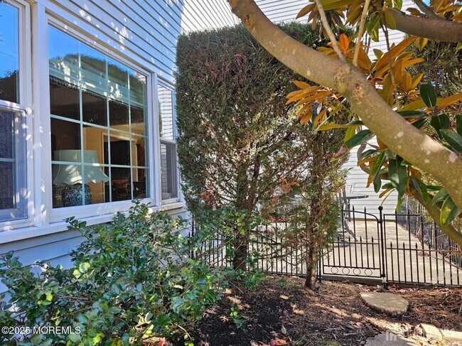 Foto del edificio - 663 Yorktown Ln