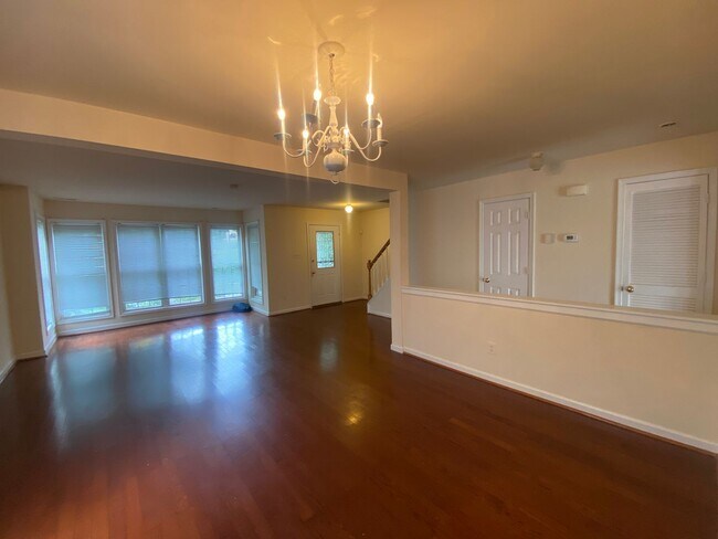 Foto del edificio - Spacious 3 Bedroom 2.5 Bathroom Home in Randolph Neighborhood