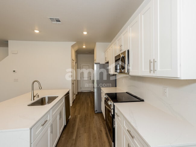 Building Photo - 9474 Aldersyde Dr