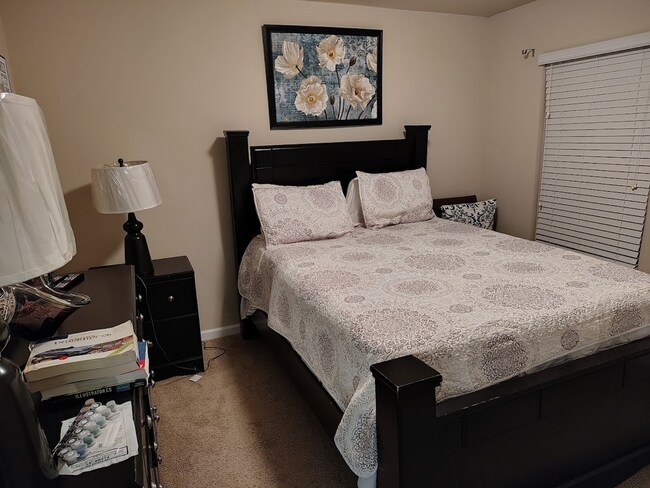 Foto del edificio - 829 Blue Hill Ln