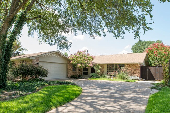 Building Photo - 12449 High Meadow Dr