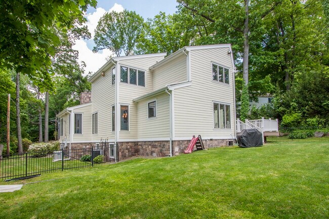 Building Photo - 212 Highwood Ave