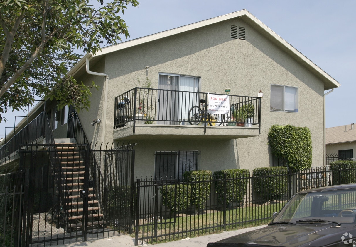 Building Photo - 857 Cerritos Ave