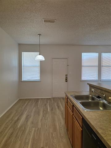 Building Photo - 4758 Marina Del Rd