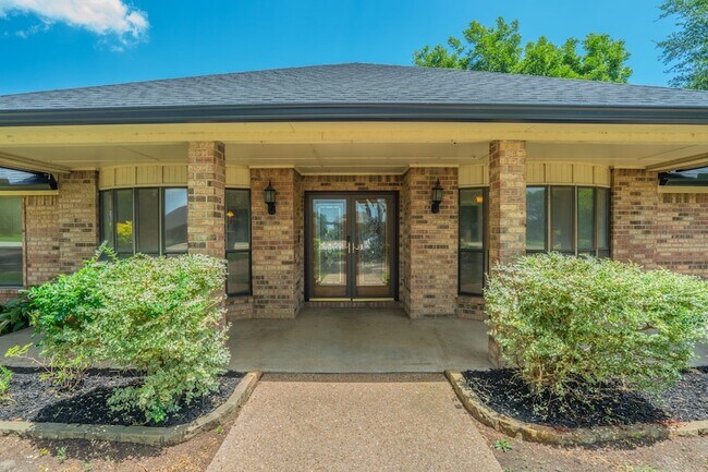 Foto del edificio - 4501 Ridge North Rd