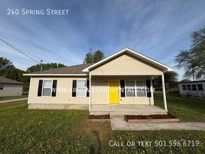 Building Photo - 240 Spring St