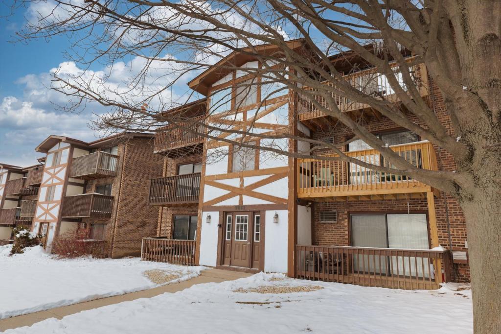 Foto principal - 3652 W 119th St