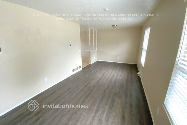 Building Photo - 10744 Moore Cir