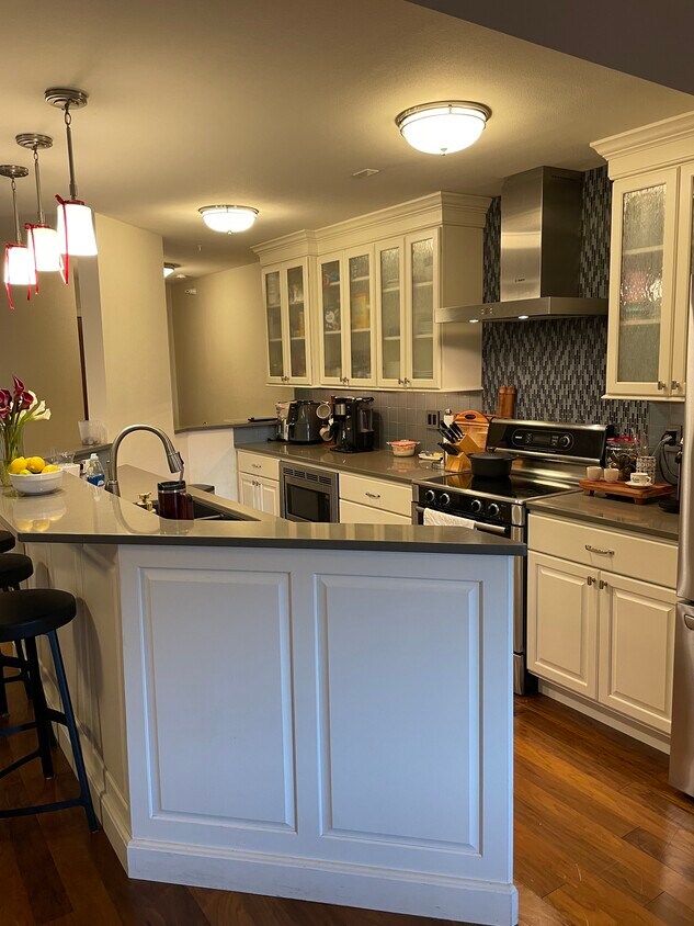 Kitchen - 332 S Linn St
