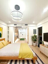 Building Photo - 168 E 111th St