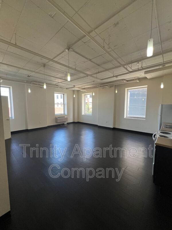 Building Photo - 517 Gold Ave SW